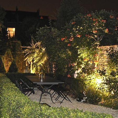B&B Un Jardin En Ville Saint-Gilles Exteriör bild