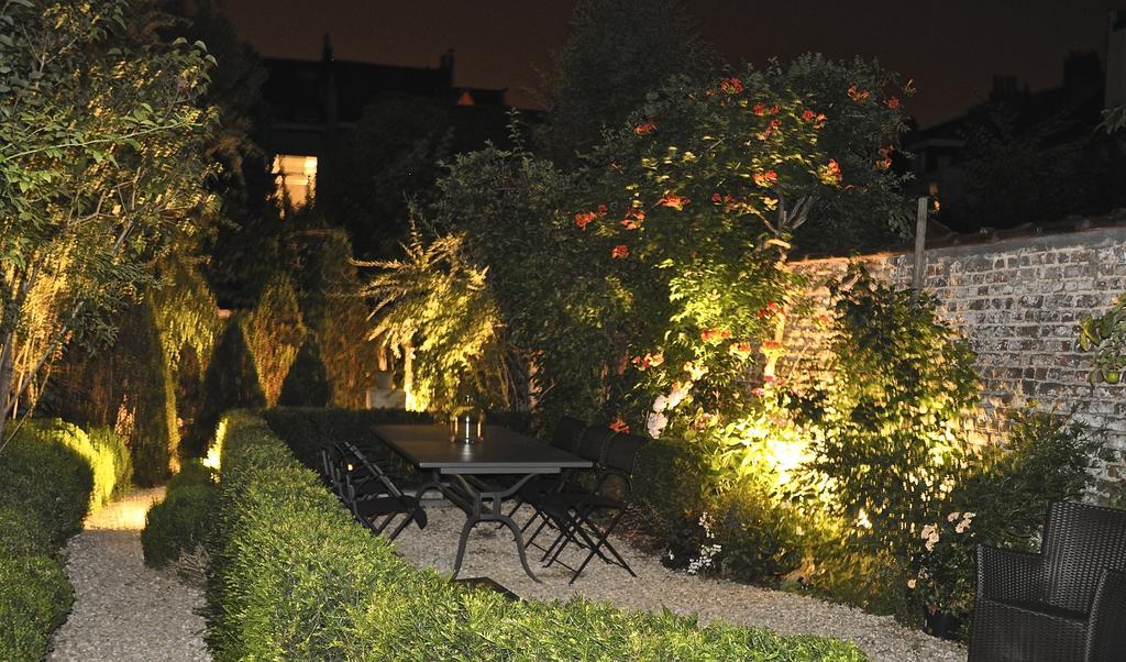 B&B Un Jardin En Ville Saint-Gilles Exteriör bild