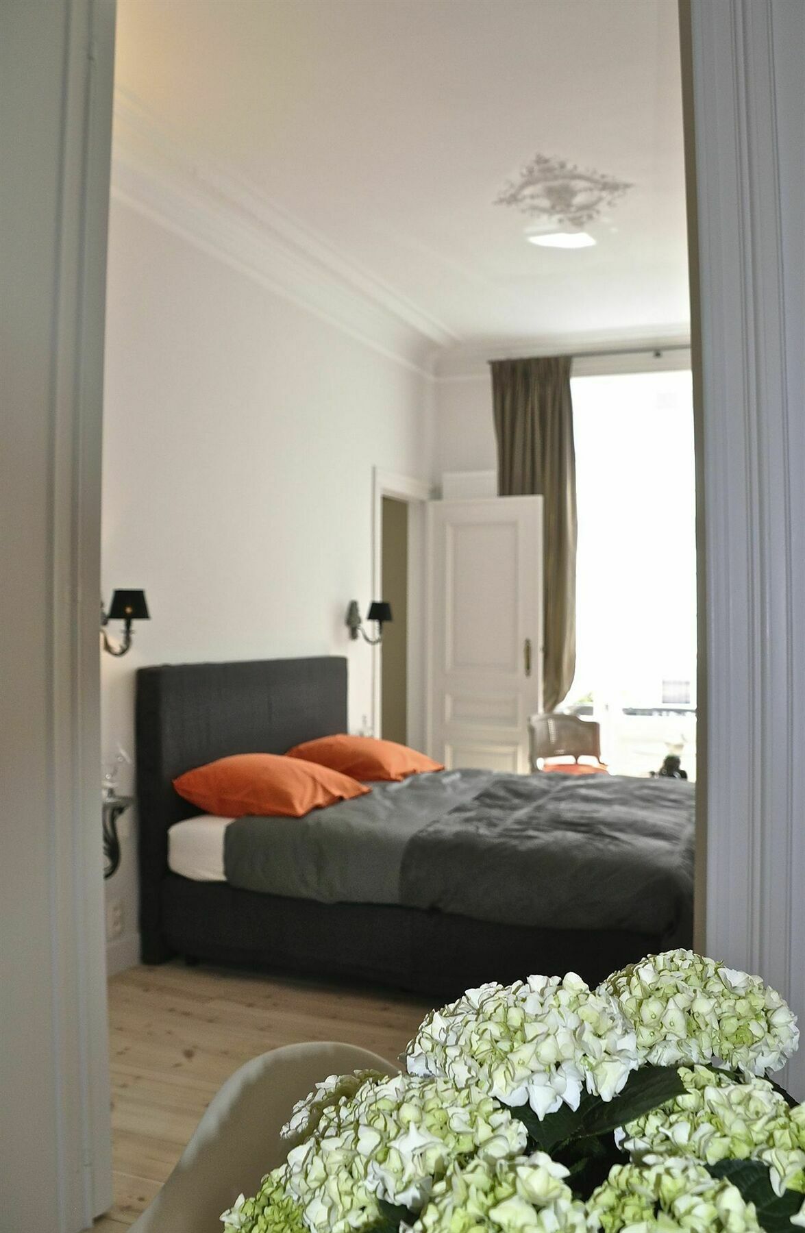 B&B Un Jardin En Ville Saint-Gilles Exteriör bild